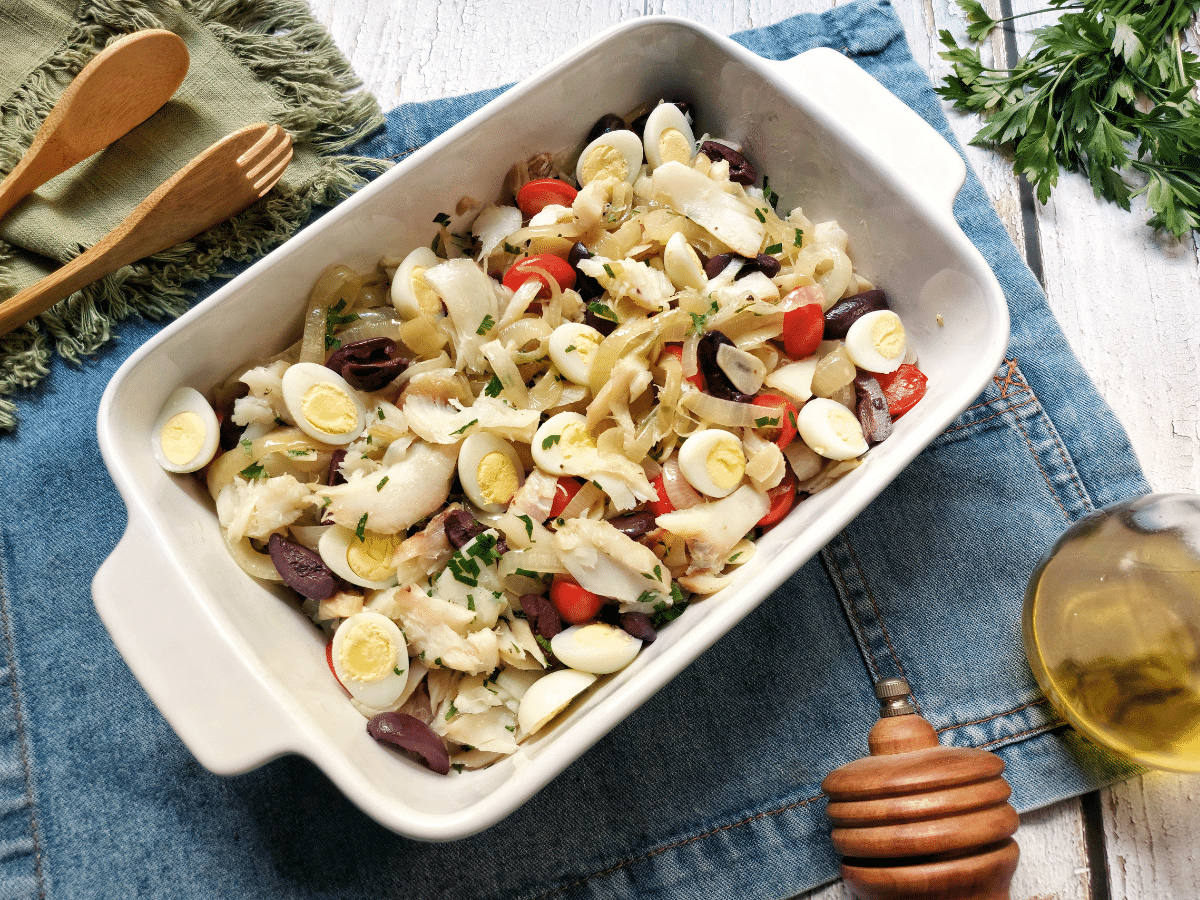 Salada de bacalhau com grão de bico