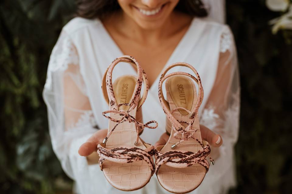 5 ideias de títulos:
1. Guia Completo: Sandálias de Festa para 2026 - Tendências e Conforto
2. Salto Bloco vs. Salto Fino: Qual a Sandália de Festa Ideal para Você?
3. Brilhe nas Festas: Como Escolher Sandálias com Cristais e Metalizados
4. Sandálias de Festa: Onde Encontrar os Modelos Mais Confortáveis e Elegantes
5. Tendências de Verão 2026: As Sandálias de Festa que Vão Dominar a Estação