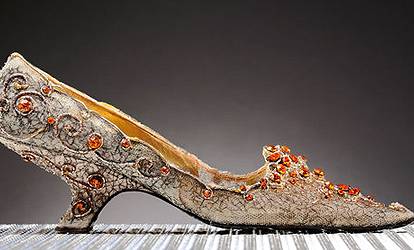 A História e o Futuro dos Bordados na Moda Calçadista