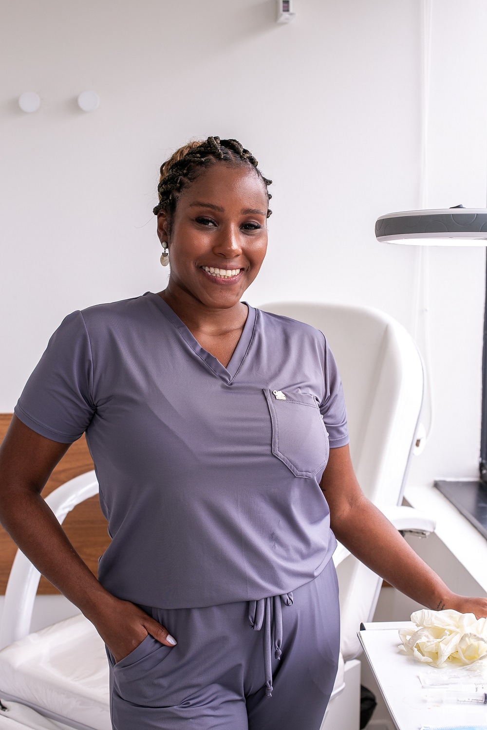 Scrub feminino com zíper frontal
