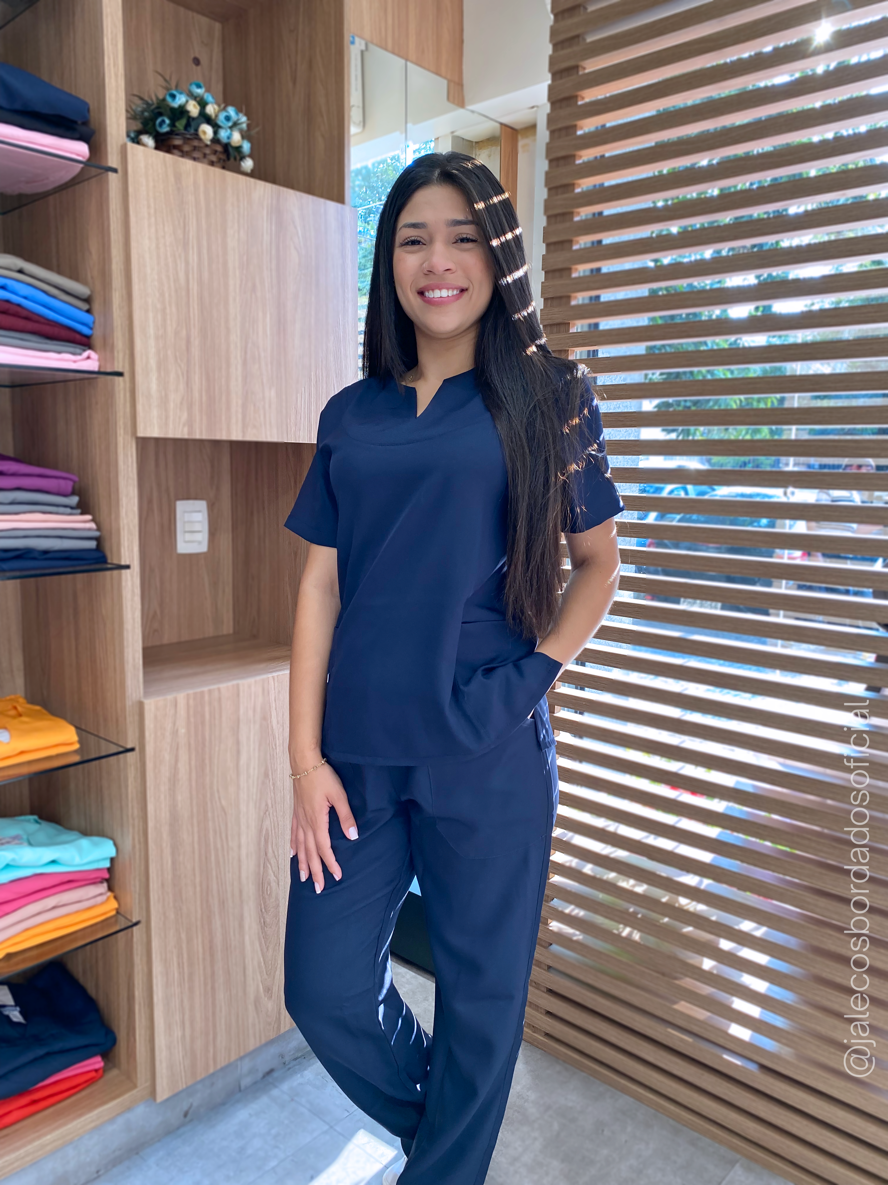 Scrub feminino modelo reto