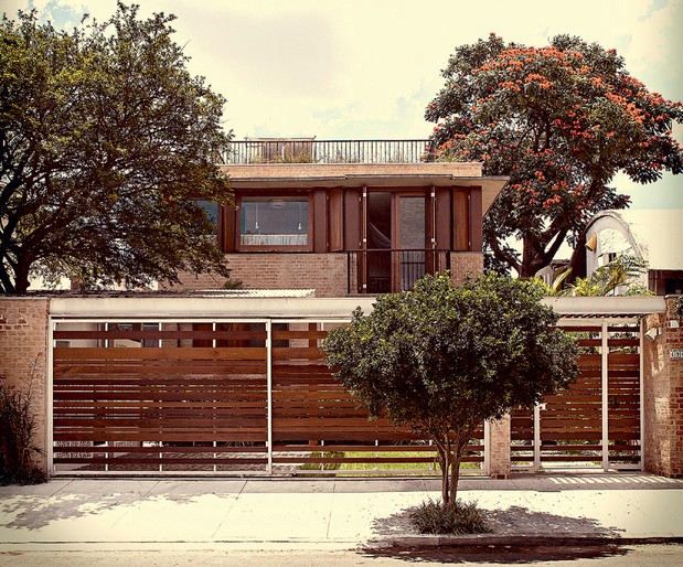 5 ideias de títulos:
1. Seguro Residencial para Casas de Madeira: O Que Você Precisa Saber
2. Casas de Madeira Podem Ter Seguro? Entenda as Coberturas e Custos
3. Como Contratar Seguro para Imóveis de Madeira: Dicas Essenciais
4. Os Riscos e Benefícios do Seguro Residencial para Casas Mistas
5. Comparativo: Seguro Residencial para Madeira vs. Alvenaria