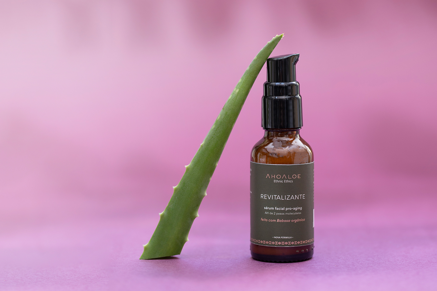 5 ideias de títulos:
1. Sérum Facial: O Guia Completo para uma Pele Radiante
2. Desvendando os Segredos do Sérum Capilar para Cabelos Incríveis
3. Sérum vs. Hidratante: Qual a Diferença e Quando Usar Cada Um?
4. Os Melhores Ingredientes em Séruns para Cada Tipo de Pele
5. Rotina de Skincare Perfeita: O Papel Essencial do Sérum