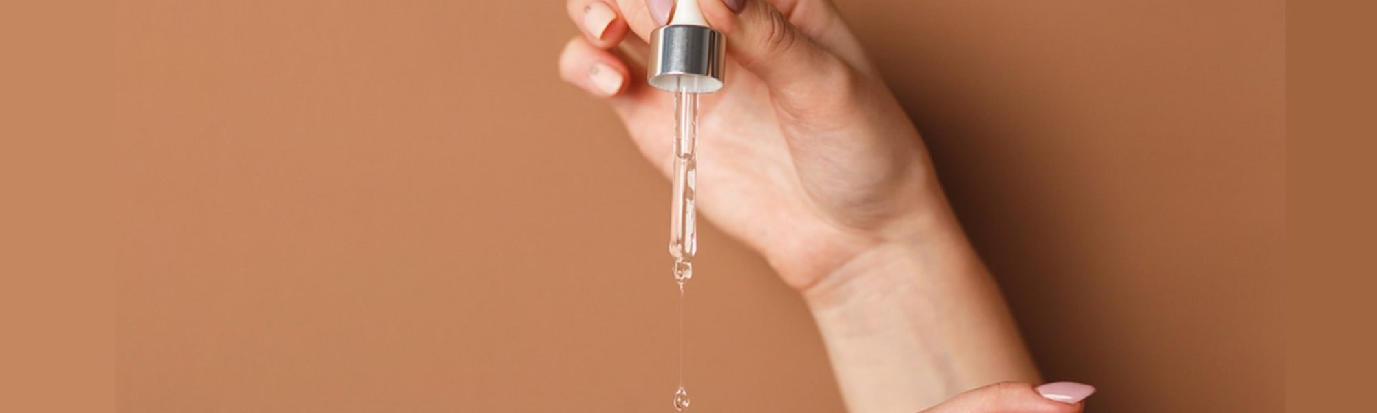 5 ideias de títulos:
1. Sérum Facial: O Guia Completo para uma Pele Radiante
2. Desvendando os Segredos do Sérum Capilar para Cabelos Incríveis
3. Sérum vs. Hidratante: Qual a Diferença e Quando Usar Cada Um?
4. Os Melhores Ingredientes em Séruns para Cada Tipo de Pele
5. Rotina de Skincare Perfeita: O Papel Essencial do Sérum