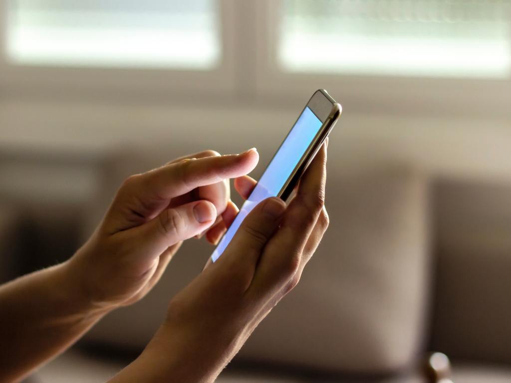 Explorando o Feeld: Poliamor e Fetiches