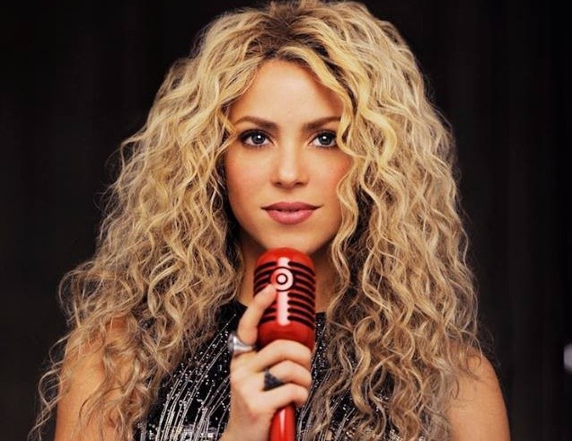 shakira tem quantos anos