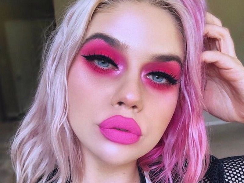 5 ideias de títulos: 1. Tutorial de Maquiagem Lilás: Do Dia à Noite. 2. Como Combinar Sombra Lilás com seu Tom de Pele. 3. Tendências de Maquiagem: O Poder do Lilás em 2025. 4. Maquiagem Lilás para Festas: Brilho e Glamour. 5. Sombra Lilás Matte vs. Cintilante: Qual Escolher?