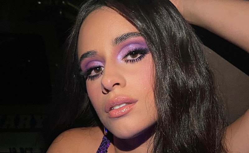 5 ideias de títulos: 1. Tutorial de Maquiagem Lilás: Do Dia à Noite. 2. Como Combinar Sombra Lilás com seu Tom de Pele. 3. Tendências de Maquiagem: O Poder do Lilás em 2025. 4. Maquiagem Lilás para Festas: Brilho e Glamour. 5. Sombra Lilás Matte vs. Cintilante: Qual Escolher?