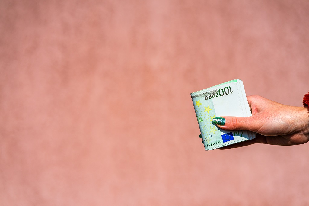 Decifrando Sonhos: O Significado de Sonhar com Diferentes Quantias de Dinheiro