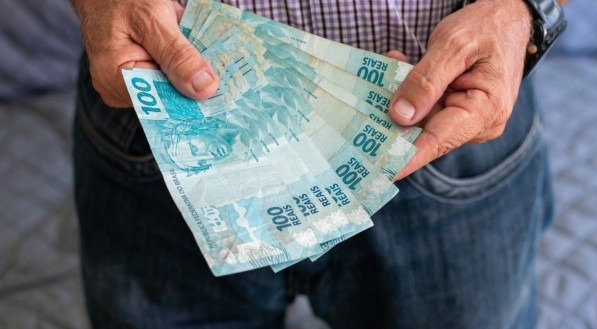 Decifrando Sonhos: O Significado de Sonhar com Diferentes Quantias de Dinheiro