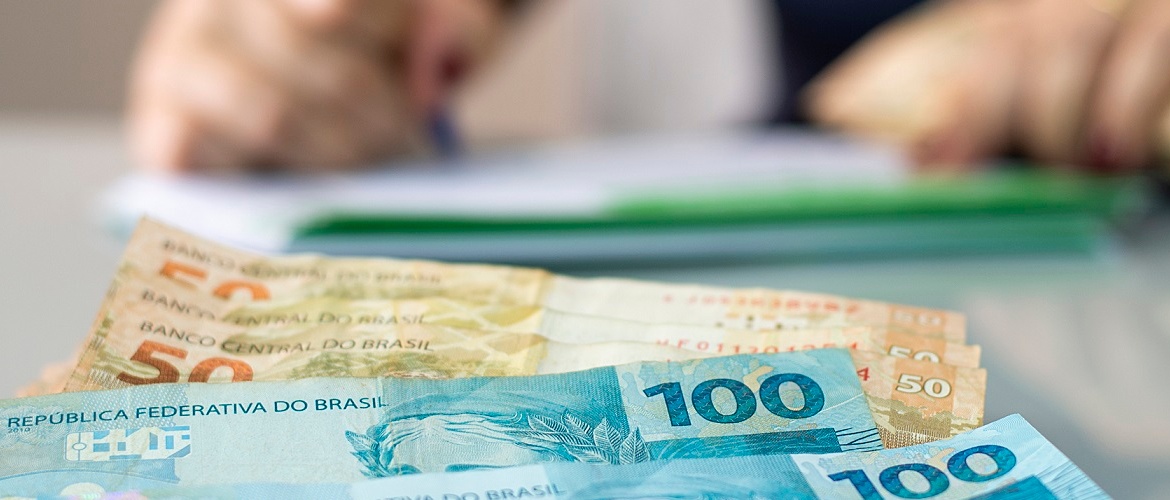 Como o Contexto Altera o Significado de Sonhos com Dinheiro