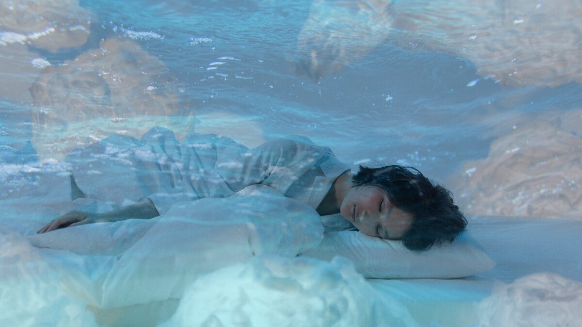 Sonhos com água limpa vs. suja: Um espelho do seu estado interior