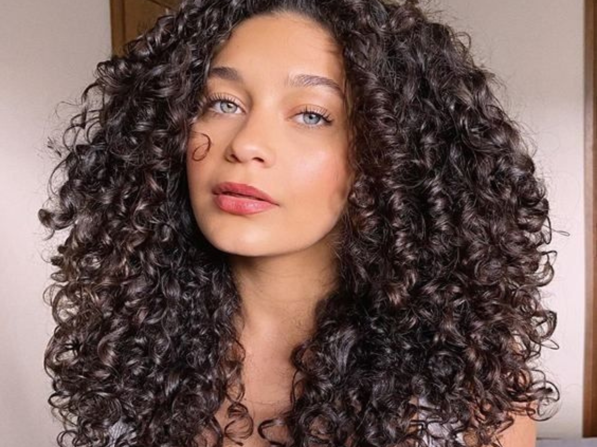 Cabelos cacheados: um guia para entender sua simbologia espiritual