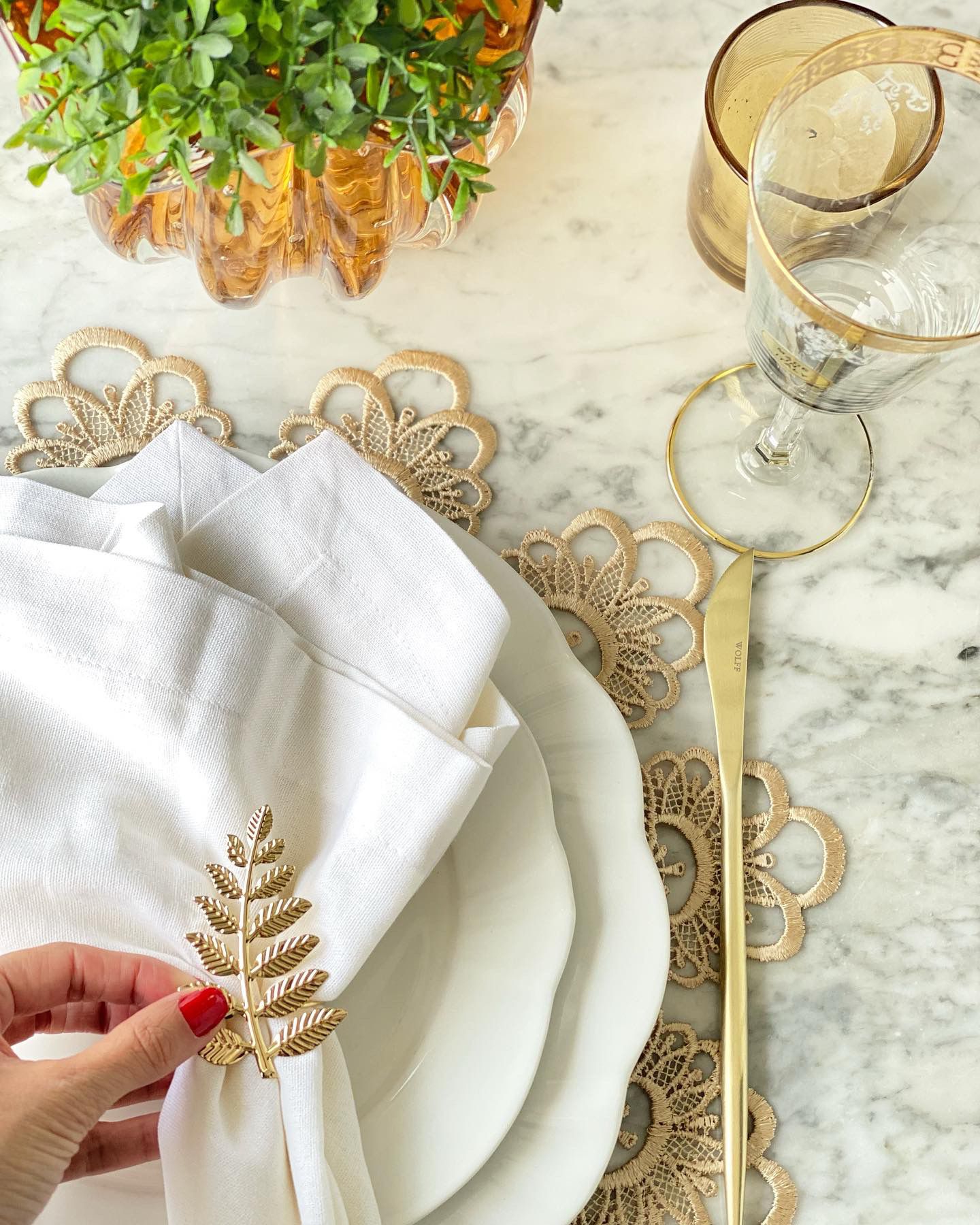 Sousplat Dourado Barato: Onde Encontrar Kits e Promoções Online