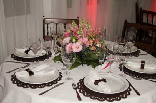 Aluguel ou Compra? O Guia Definitivo do Sousplat para Casamentos