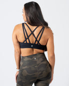 Strappy Bra Esportivo: Conforto e Estilo para Seus Treinos