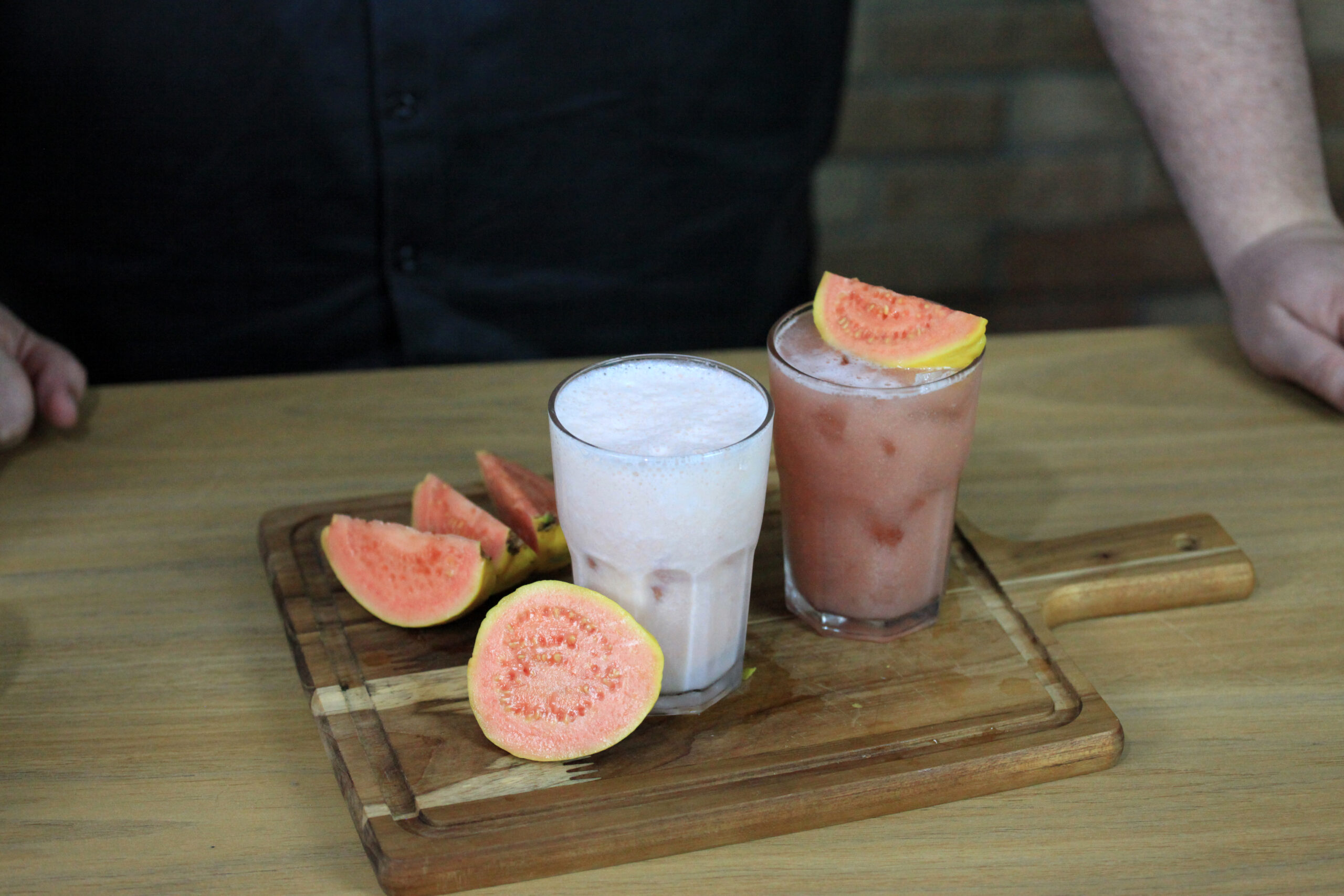 5 ideias de títulos:
1. Suco de Goiaba: O Poder Antioxidante e Imunológico que Você Precisa Conhecer
2. Desvendando os Benefícios do Suco de Goiaba para Digestão e Controle de Peso
3. Goiaba vs. Laranja: Por Que o Suco de Goiaba é Superior em Vitamina C?
4. Suco de Goiaba na Gravidez: Segurança e Benefícios para Gestantes
5. Receita Simples de Suco de Goiaba Fresco para Máxima Absorção de Nutrientes