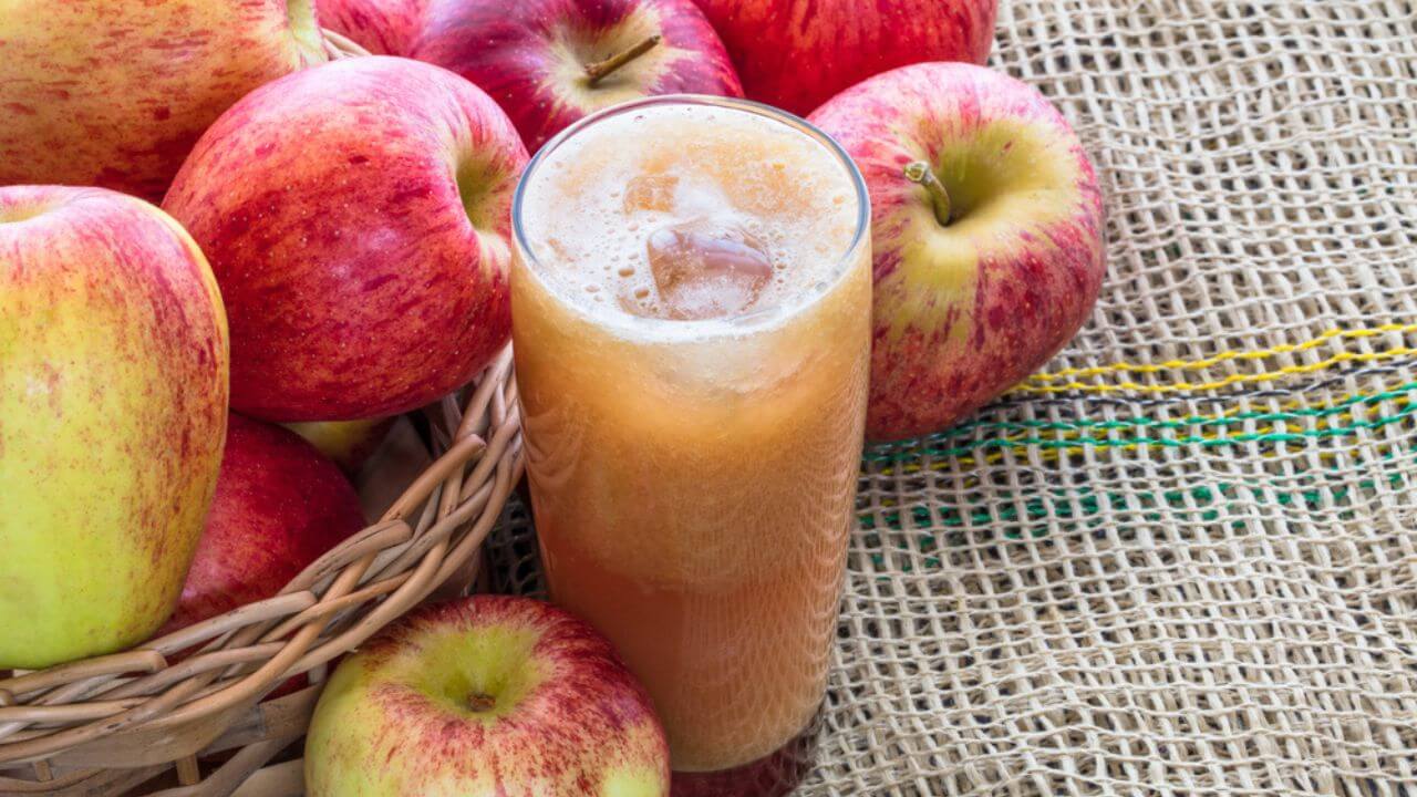 5 ideias de títulos:
1. Suco de Maçã: O Guia Completo de Benefícios e Receitas Saudáveis
2. Desvendando os Poderes do Suco de Maçã: Mais Saúde a Cada Gole
3. Suco de Maçã Caseiro: Receitas Fáceis para Turbinar sua Imunidade
4. O Papel do Suco de Maçã na Digestão e Controle de Peso
5. Suco de Maçã com Limão: A Combinação Perfeita para Antioxidantes