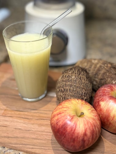 5 ideias de títulos:
1. Suco de Maçã: O Guia Completo de Benefícios e Receitas Saudáveis
2. Desvendando os Poderes do Suco de Maçã: Mais Saúde a Cada Gole
3. Suco de Maçã Caseiro: Receitas Fáceis para Turbinar sua Imunidade
4. O Papel do Suco de Maçã na Digestão e Controle de Peso
5. Suco de Maçã com Limão: A Combinação Perfeita para Antioxidantes