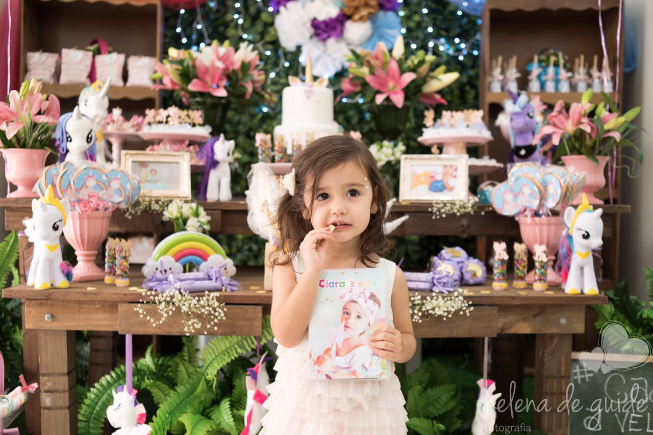 5 ideias de títulos:
1. Como Criar Tags de Unicórnio Incríveis para sua Festa
2. Tags de Unicórnio: O Guia Completo para Personalização
3. DIY: Faça suas Próprias Tags de Unicórnio em Casa
4. Onde Comprar as Melhores Tags de Unicórnio para Lembrancinhas
5. Tags de Unicórnio: Ideias Criativas para Doces e Presentes