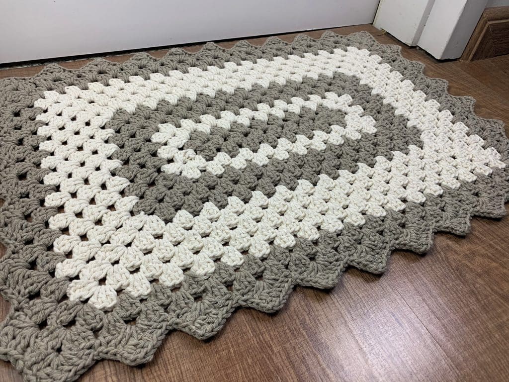 tapete de crochê quadrado