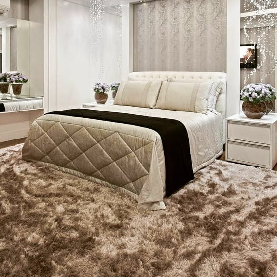 ideias de tapete peludo para quarto feminino decorado
