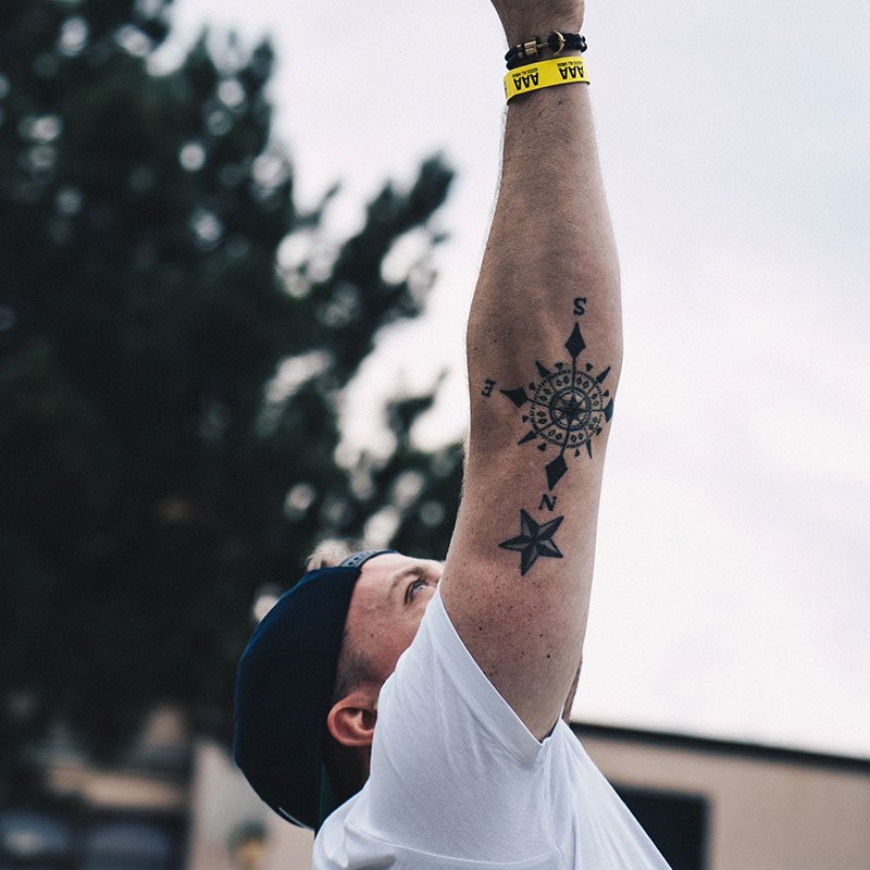 Vegvisir: Desvendando o Significado da Bússola Viking e Seus Designs