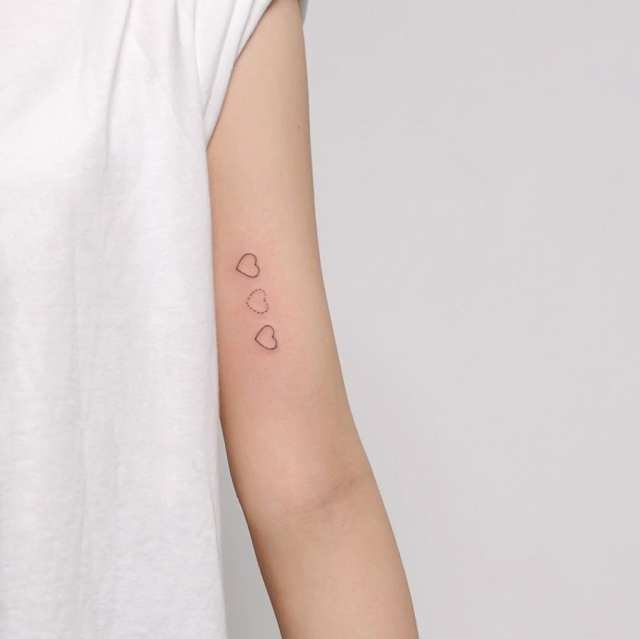 Tatuagens de Amizade: Ideias com 3 Corações Entrelaçados