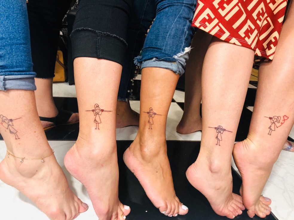 tatuagem para amigas minimalista
