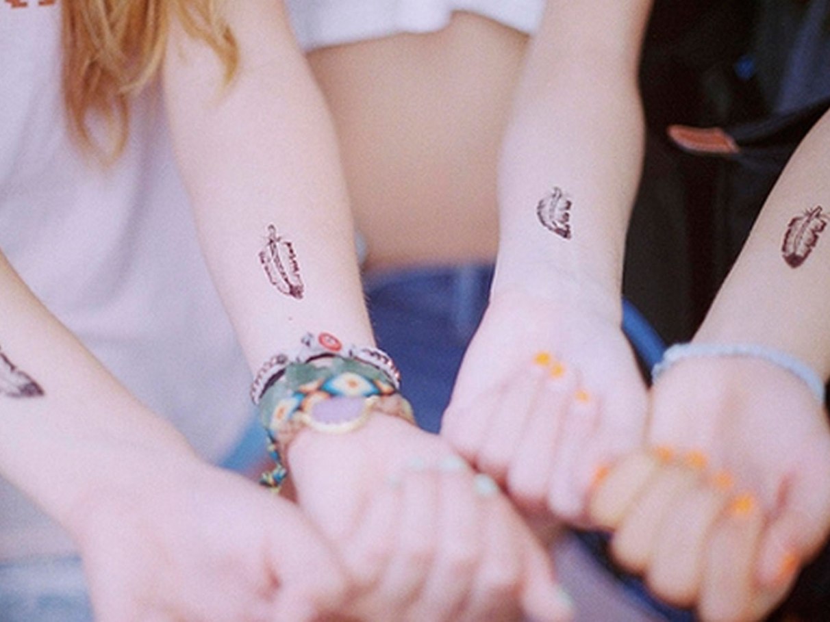 tatuagem para amigas colorida