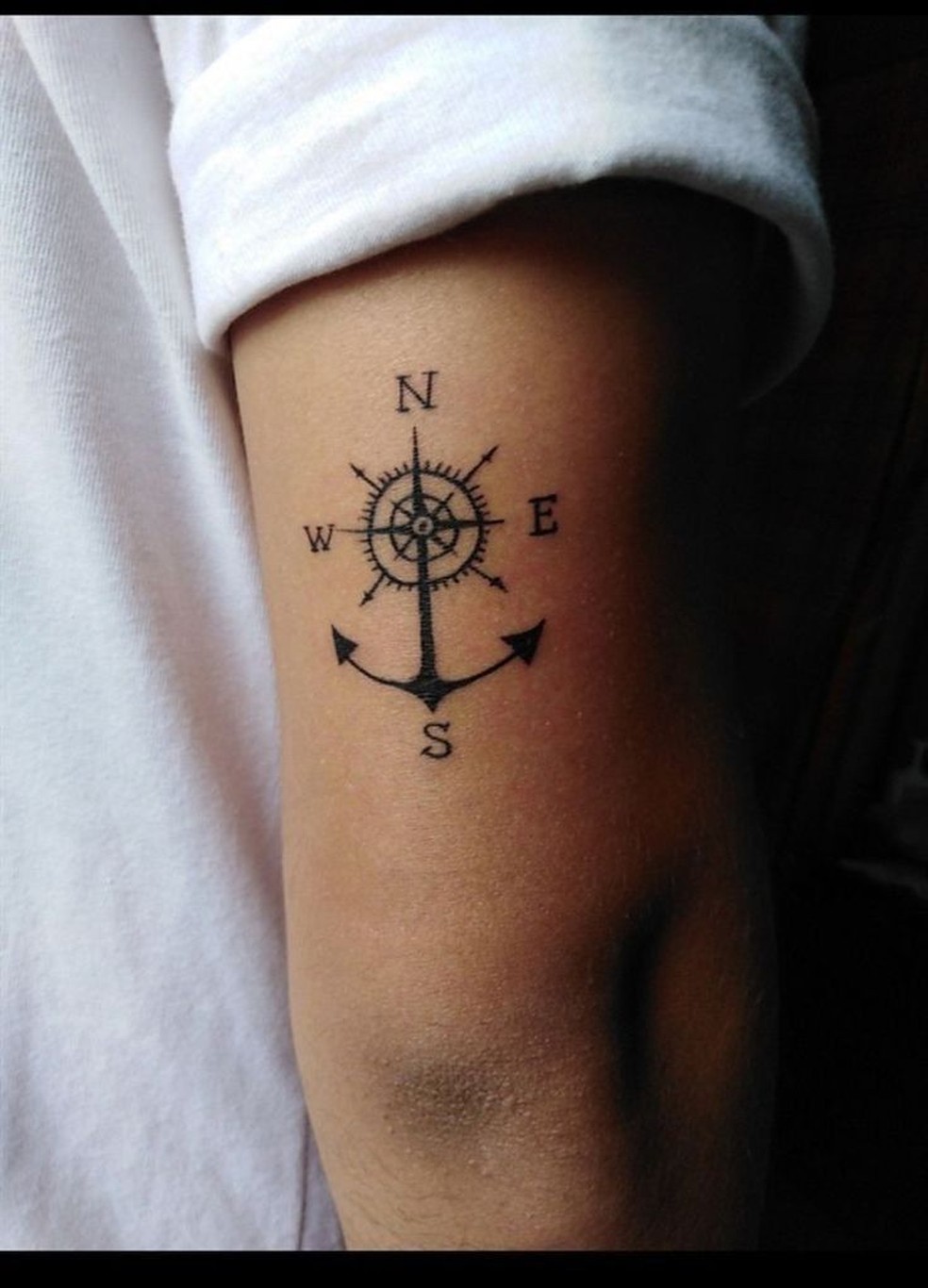 tatuagem âncora feminina