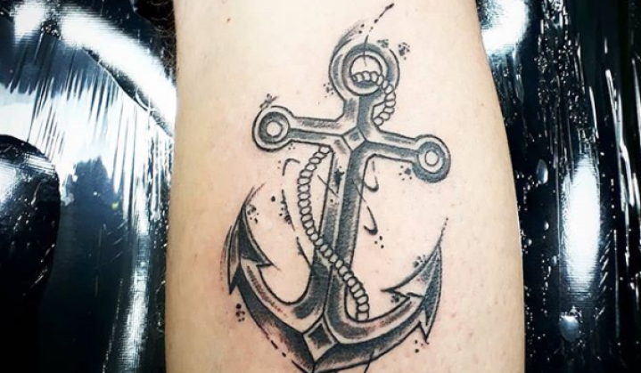 tatuagem âncora braço