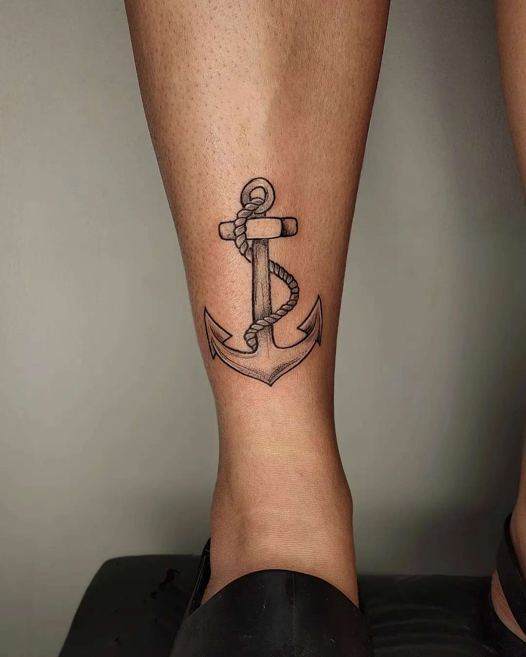 tatuagem âncora minimalista