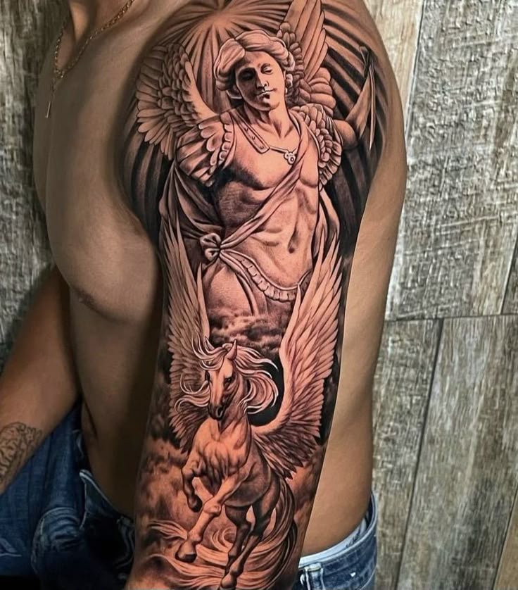 tatuagem de anjo preto e branco