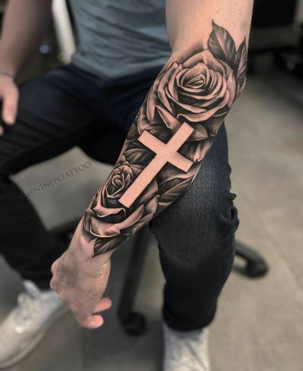 tatuagem antebraço rosa