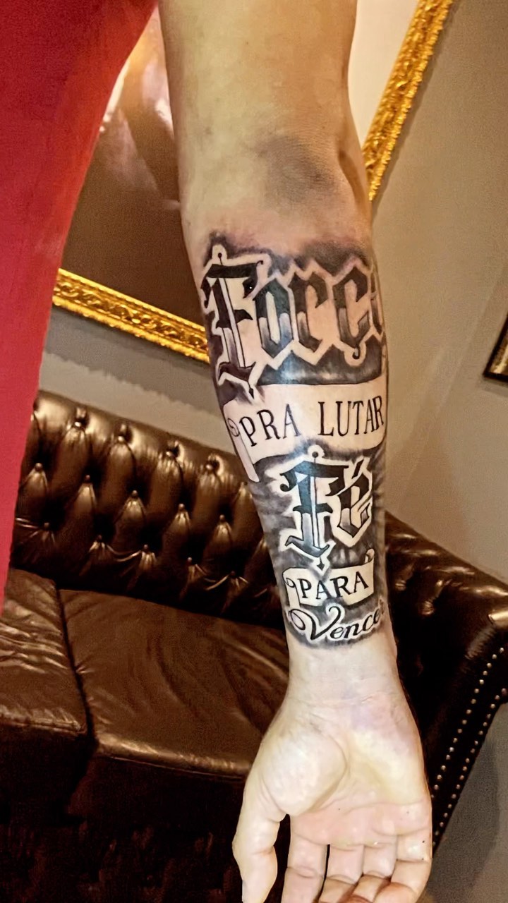 tatuagem antebraço dragão