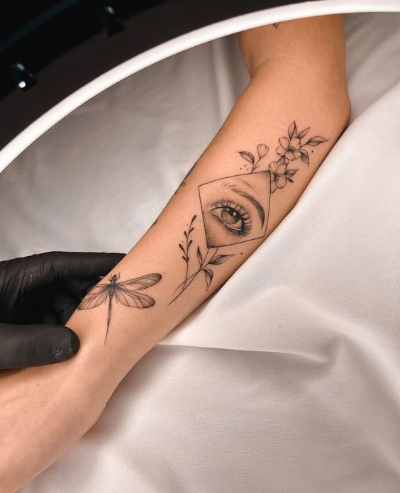 tatuagem de borboleta antebraço feminina