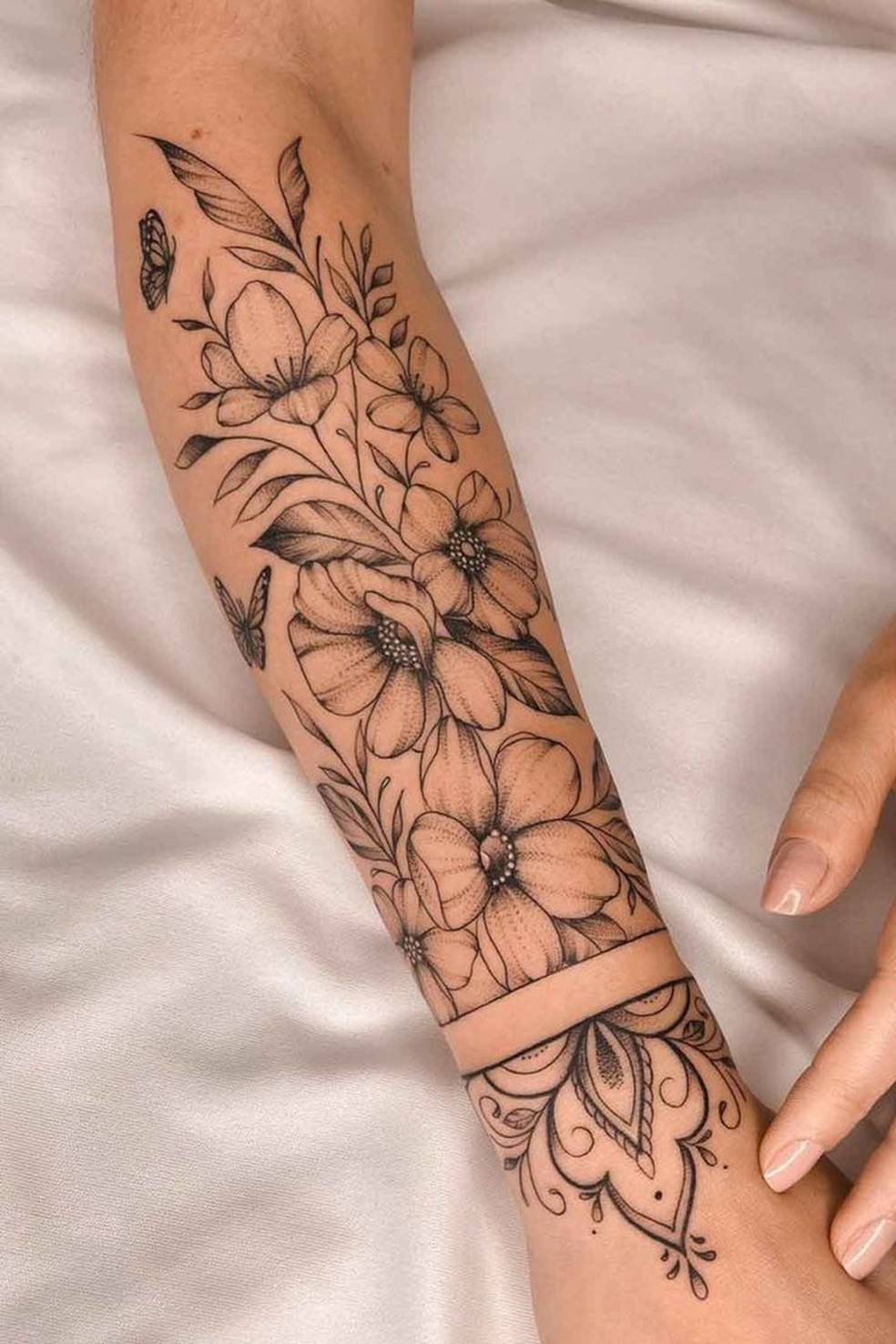 tatuagem de frases antebraço feminina