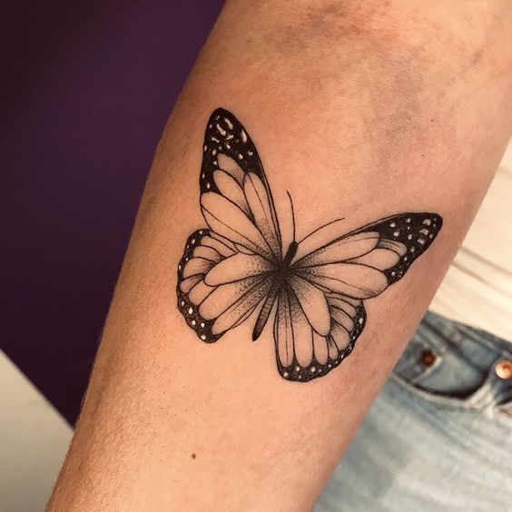 Inspiração de Tatuagens de Borboleta: Fine Line, Old School e Outros Estilos