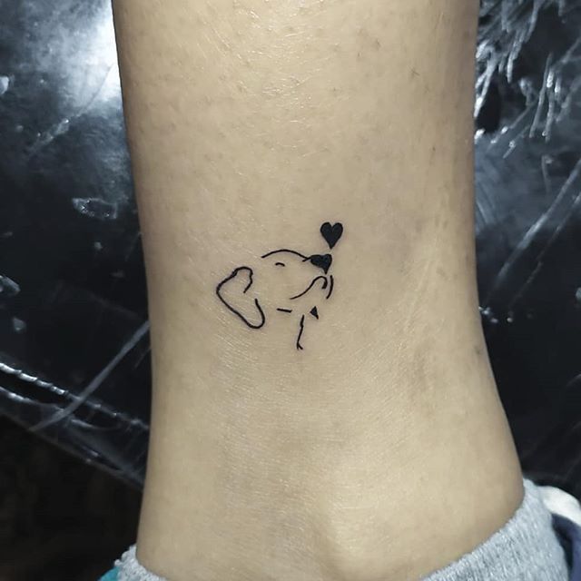 Tatuagens de silhueta de cachorro: inspirações incríveis