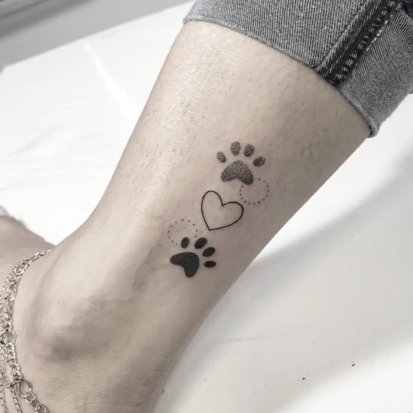 tatuagem cachorro minimalista