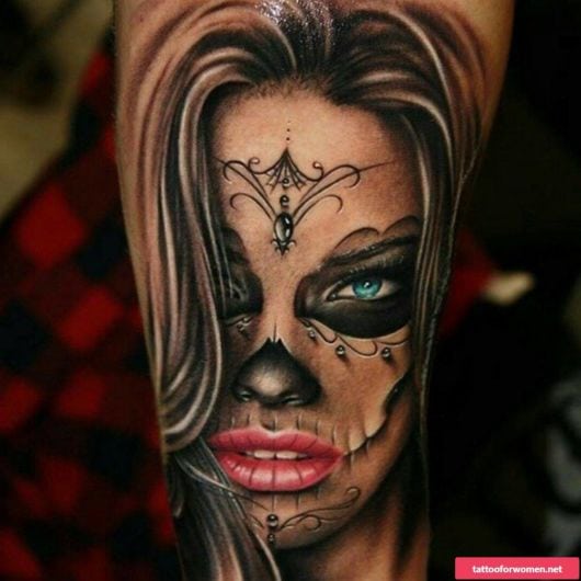 tatuagem catrina na coxa feminina