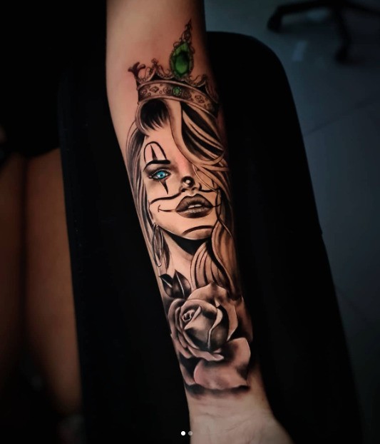 tatuagem catrina na coxa feminina