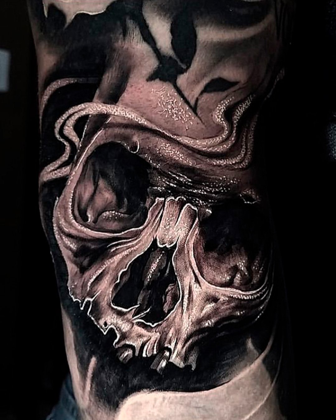 Tatuagem Faca na Caveira: O Que Representa para Militares e Civis?