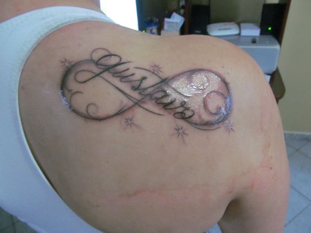 tatuagem com nome de filho pequena