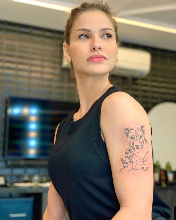 tatuagem com nome de filho nas costas