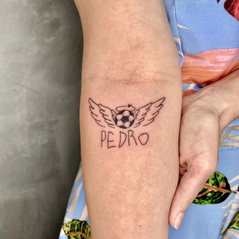 tatuagem com nome de filho no antebraço