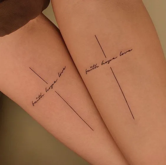 tatuagem de casal moderna