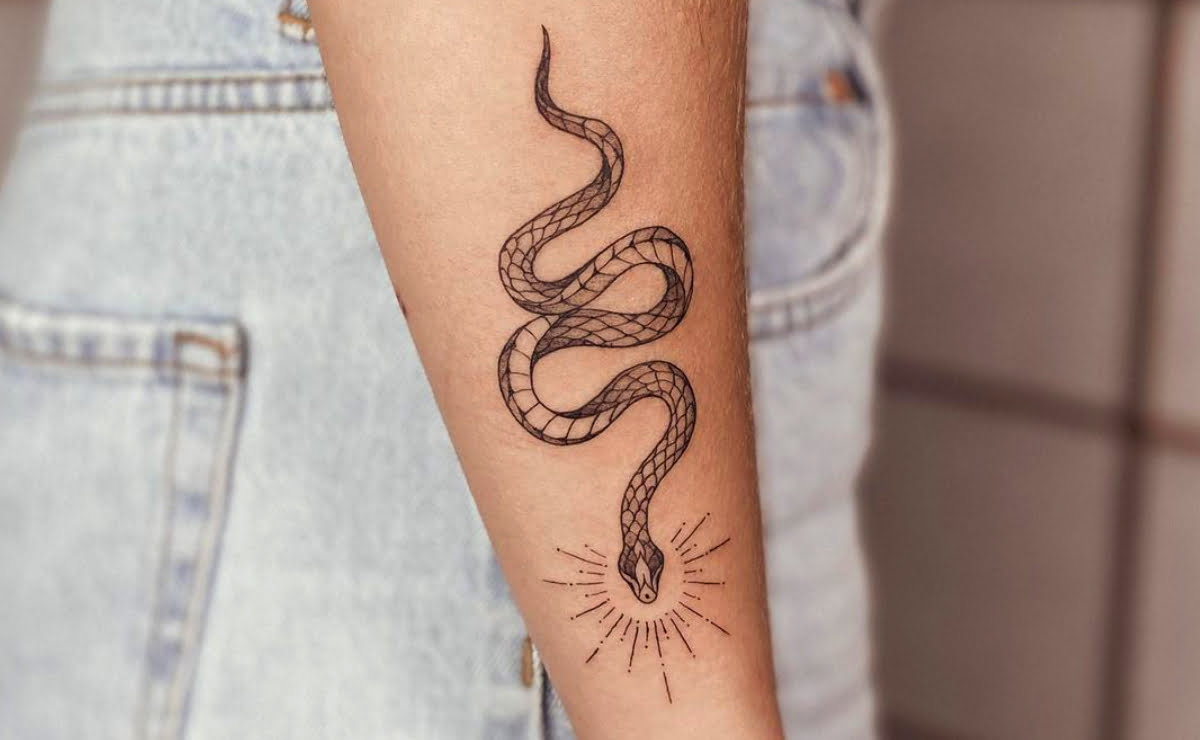 A História da Cobra na Tatuagem: De Asclépio a Wadjet