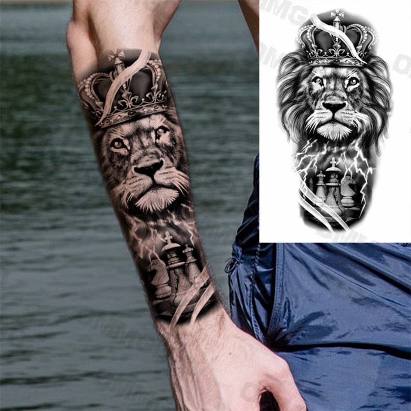tatuagem de coroa com leão